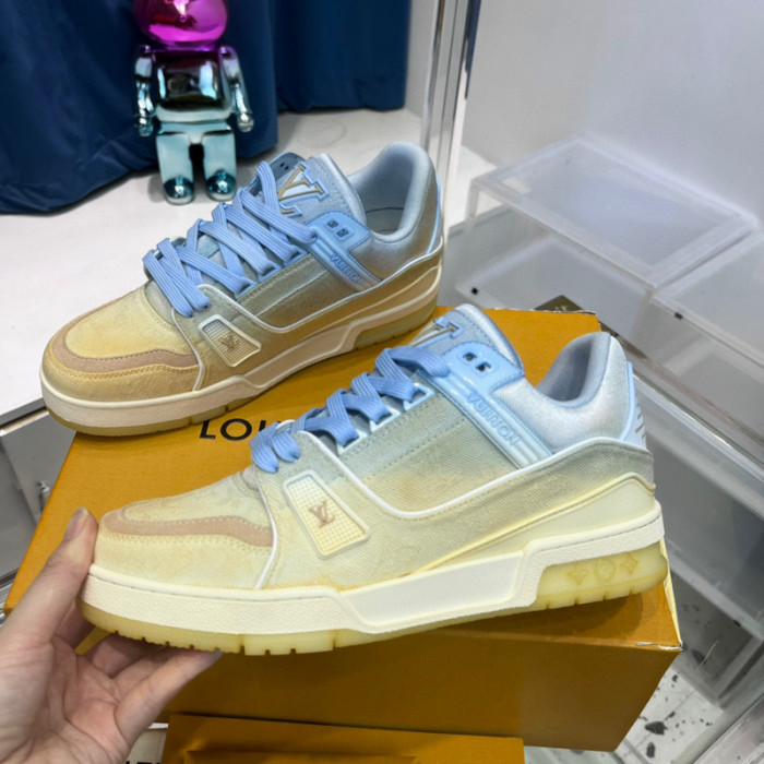 LV SNEAKER LV-000380