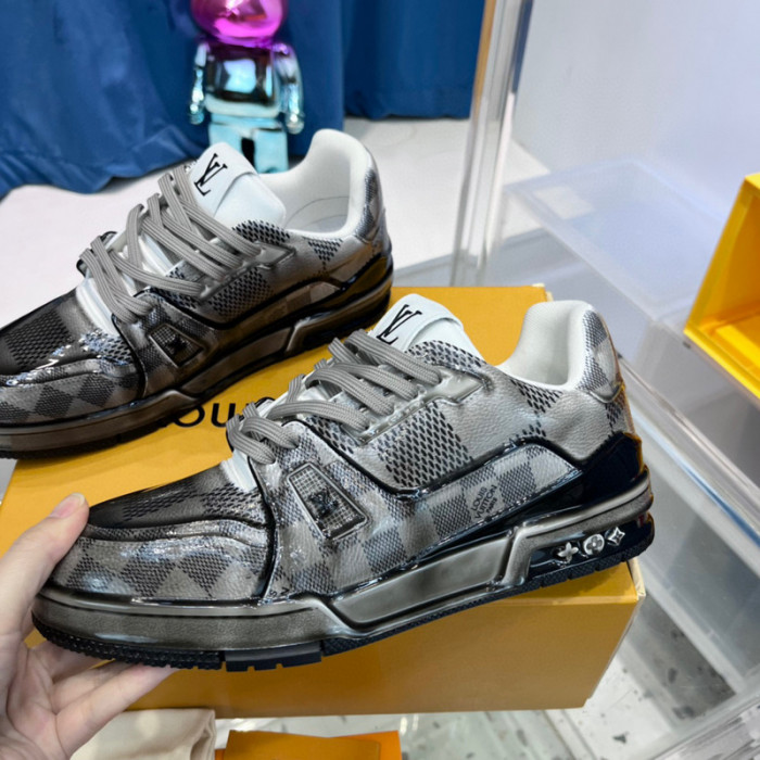 LV SNEAKER LV-000389