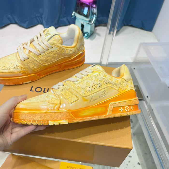 LV SNEAKER LV-000426