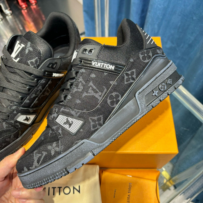LV SNEAKER LV-000517