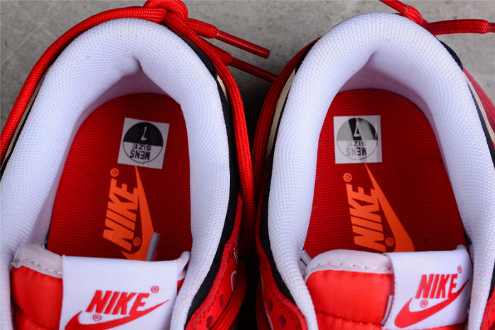 Dunk Low “University Red”