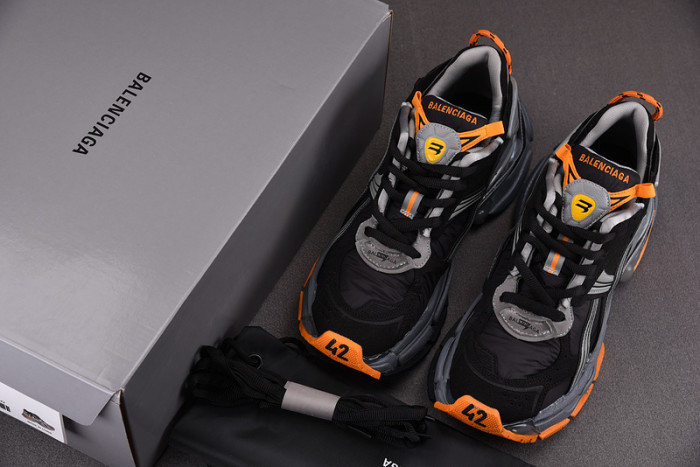 RUNNER SNEAKER RS057