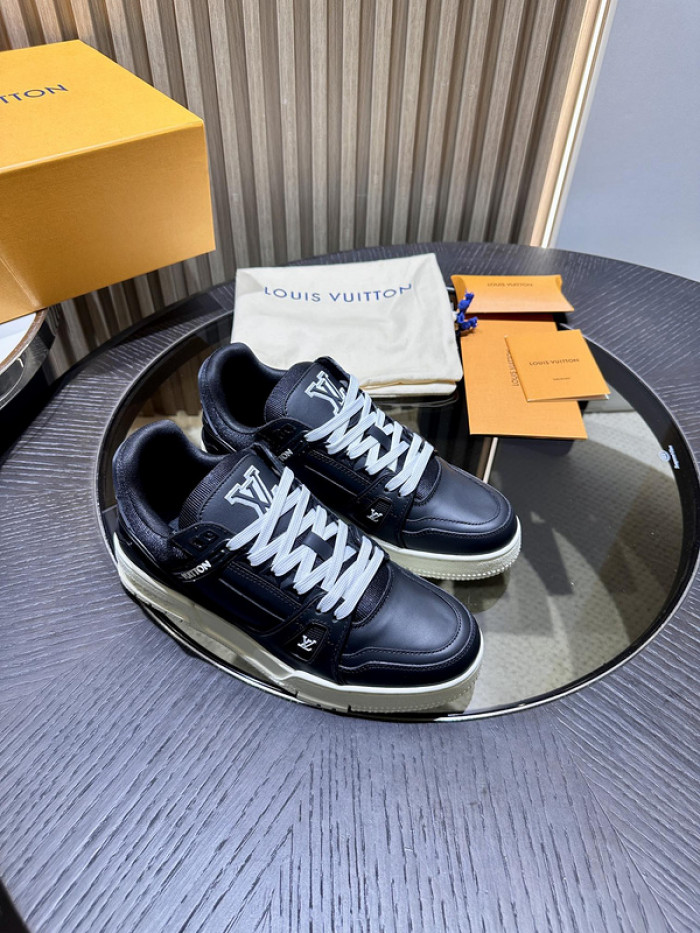 LV TRAINER SNEAKER LV-000564