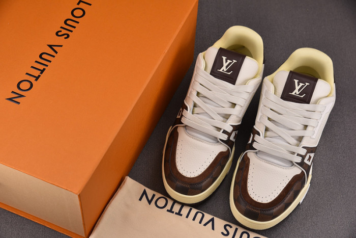 LV TRAINER SNEAKER LV-000588