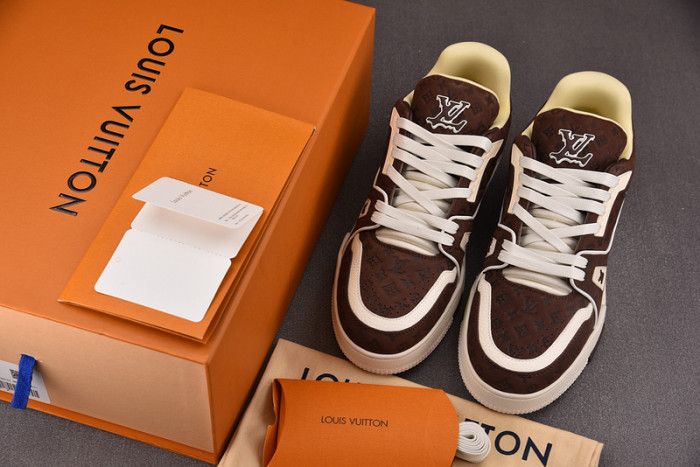 LV TRAINER SNEAKER LV-000589