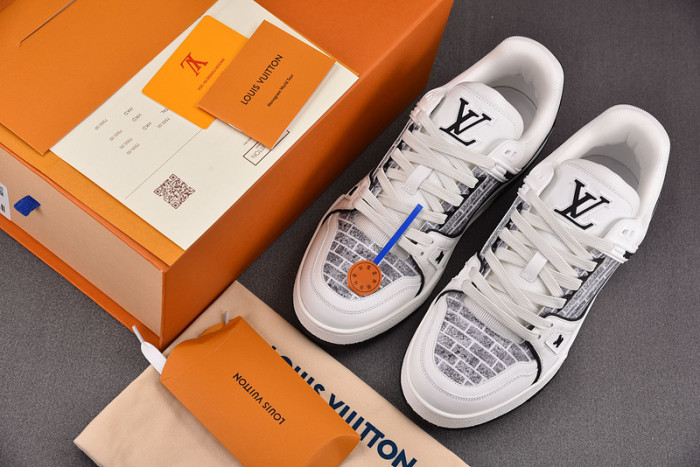 LV TRAINER SNEAKER LV-000596