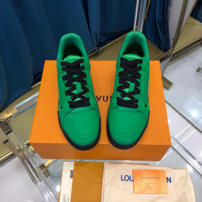 LV SNEAKER LV-000320