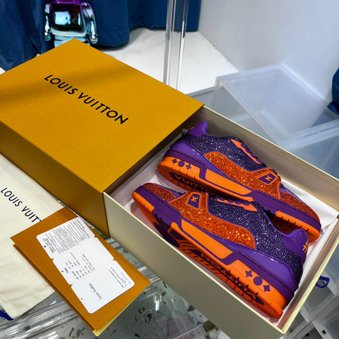 LV SNEAKER LV-000372