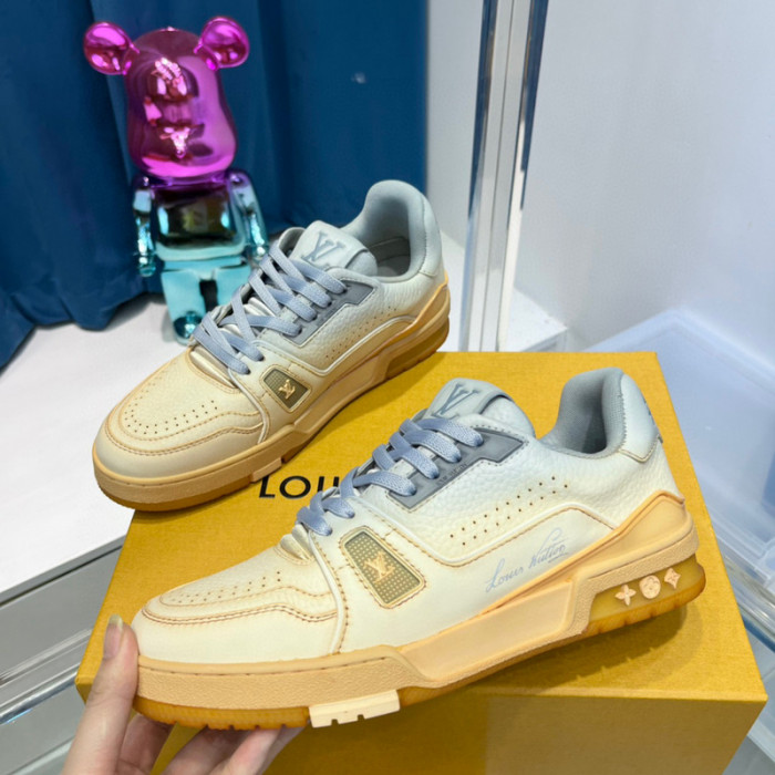 LV SNEAKER LV-000381