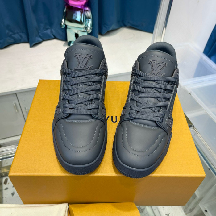 LV SNEAKER LV-000490