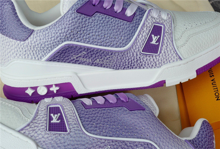 LV SNEAKER LV-000252