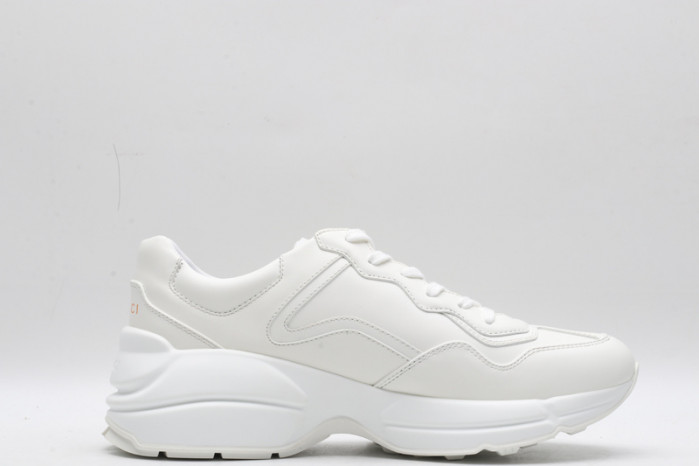 G*u*i* trainer sneaker102