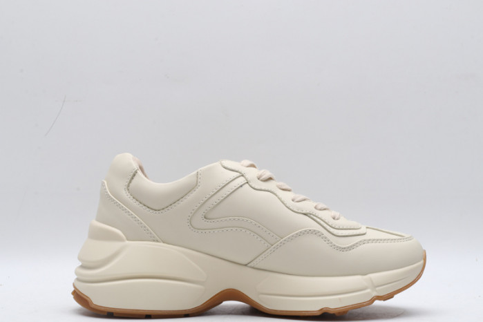 G*u*i* trainer sneaker111