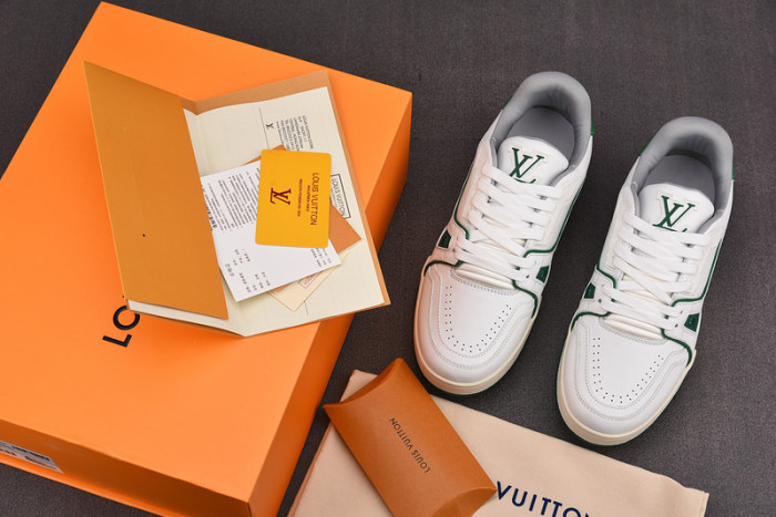LV SNEAKER LV-000132