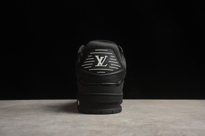 LV TRAINER SNEAKER LV-000552