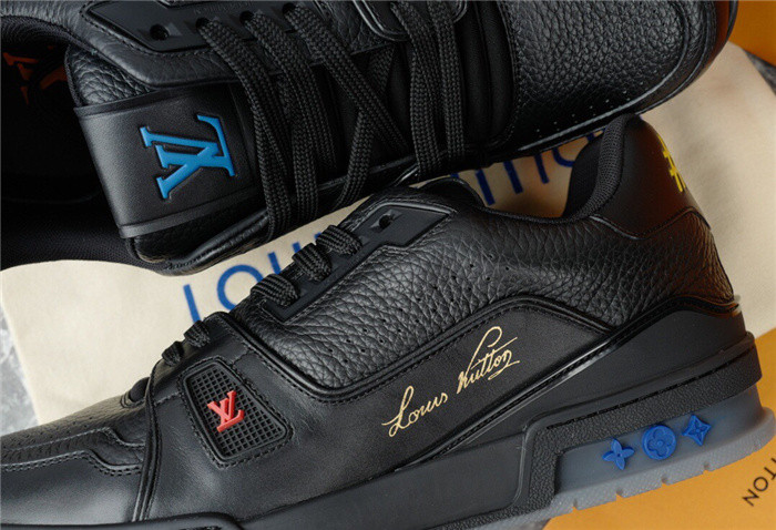 LV SNEAKER LV-000290