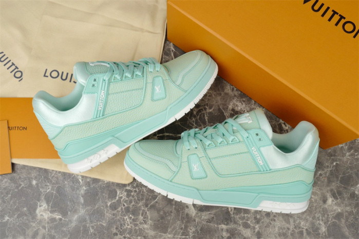 LV SNEAKER LV-000180