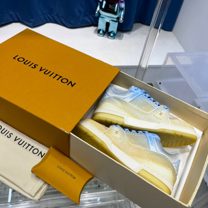 LV SNEAKER LV-000380