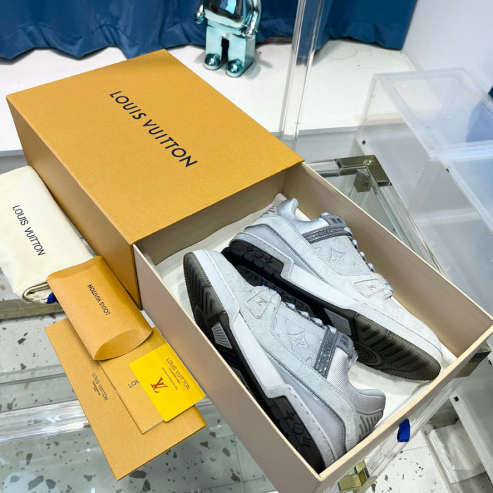 LV SNEAKER LV-000419