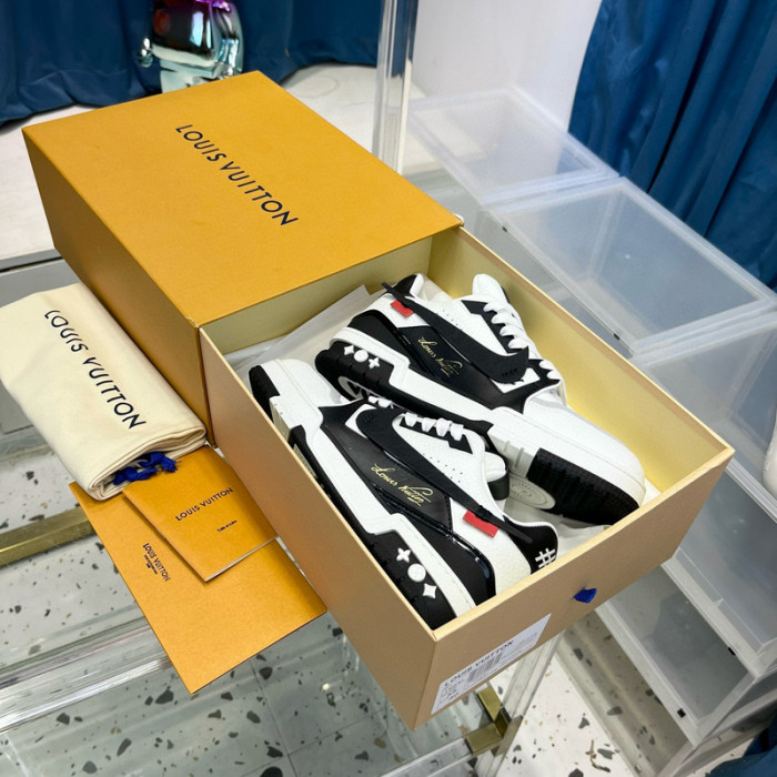 LV SNEAKER LV-000489