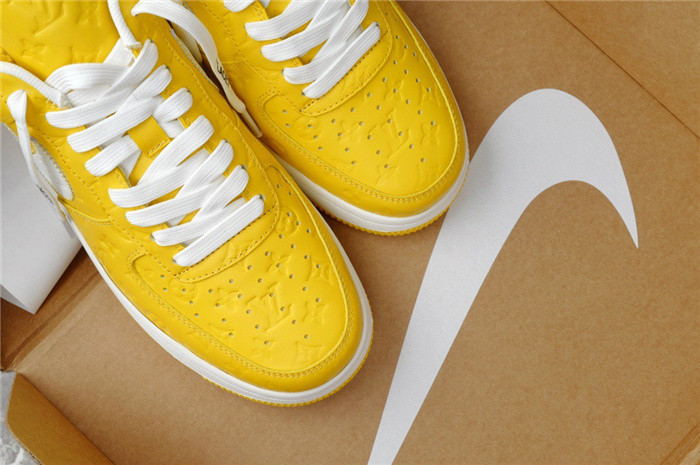 LV SNEAKER LV-000242