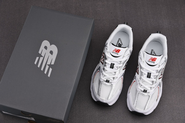 NEW BALANCE SNEAKER NB039