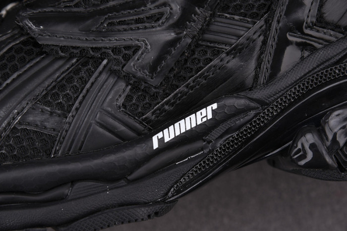 RUNNER SNEAKER RS020