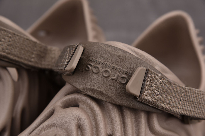 Cr*0*s x salehe bembury c00011