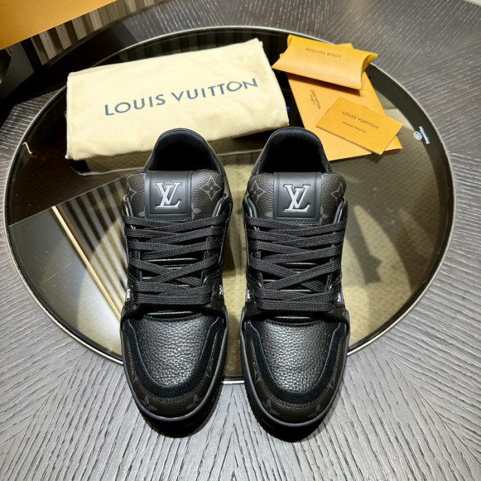 LV TRAINER SNEAKER LV-000571