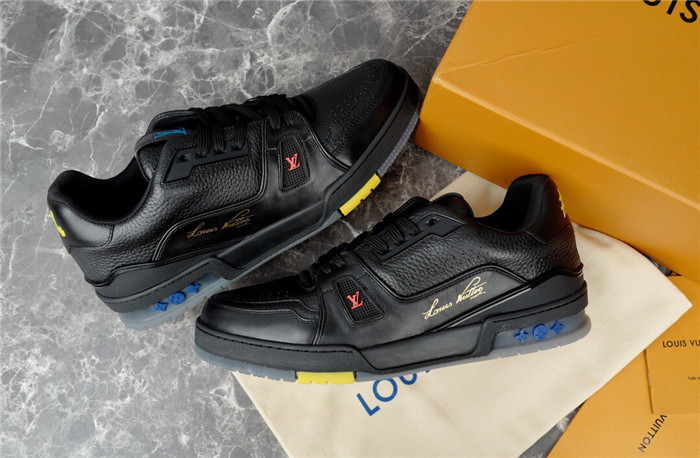 LV SNEAKER LV-000290