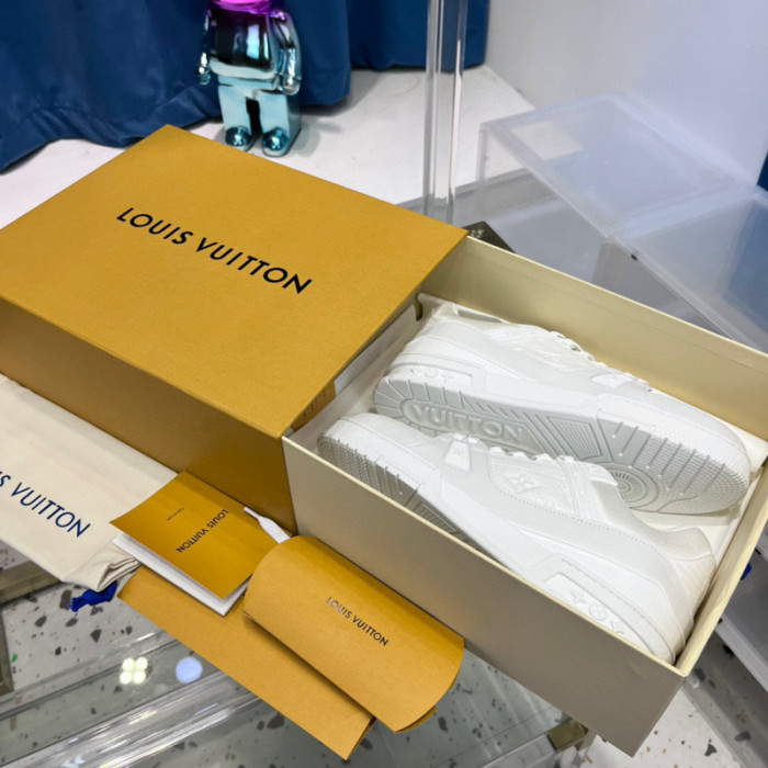 LV SNEAKER LV-000386