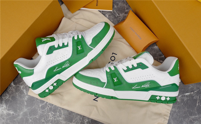 LV SNEAKER LV-000218