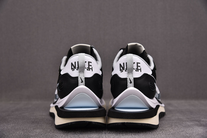 Nike Vaporwaffle sacai Black White CV1363-001