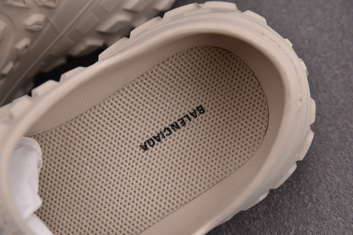 DEFENDER SNEAKER DS006