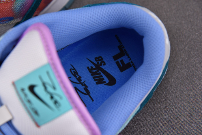 FUTURA LABORATORIES X NIKE DUNK LOW SB 