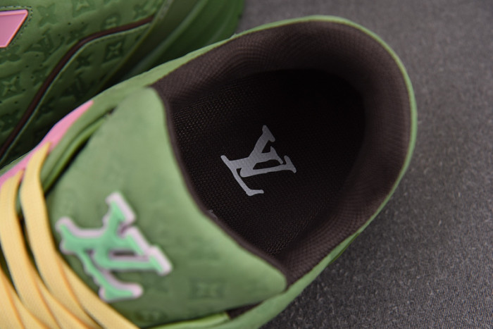 LV SNEAKER LV-000535