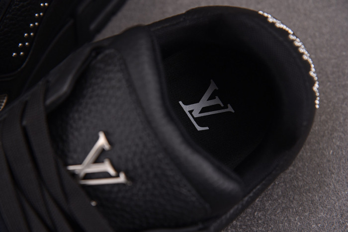LV TRAINER SNEAKER LV-000568
