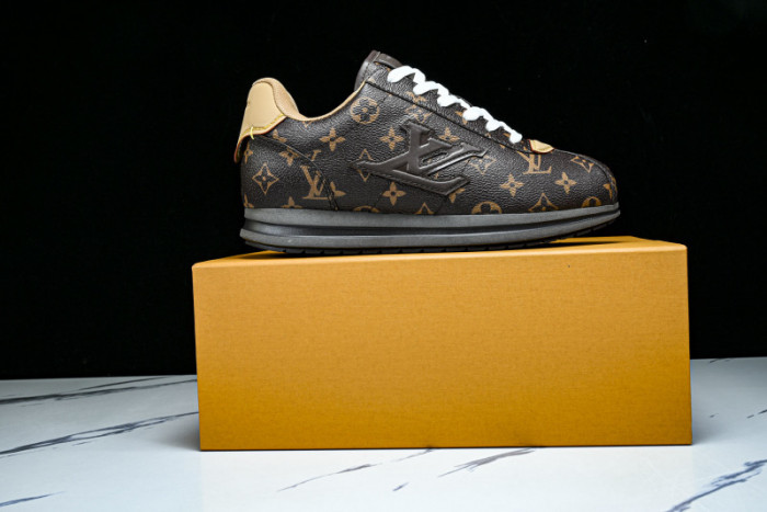LV TRAINER SNEAKER