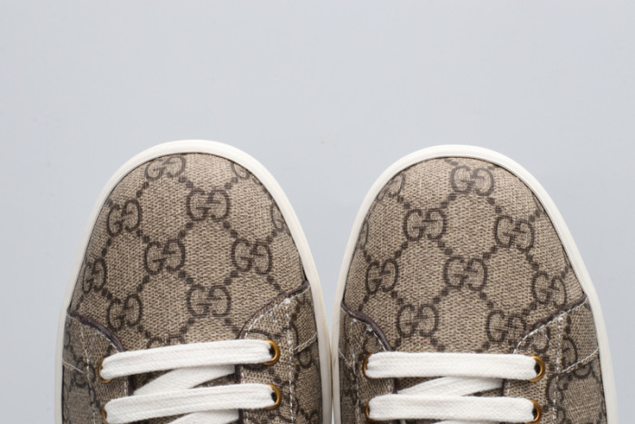 G*u*i* trainer sneaker75