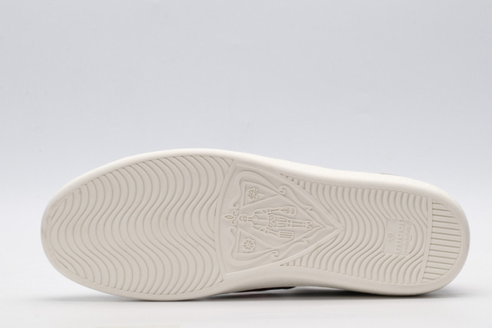 G*u*i* trainer sneaker75