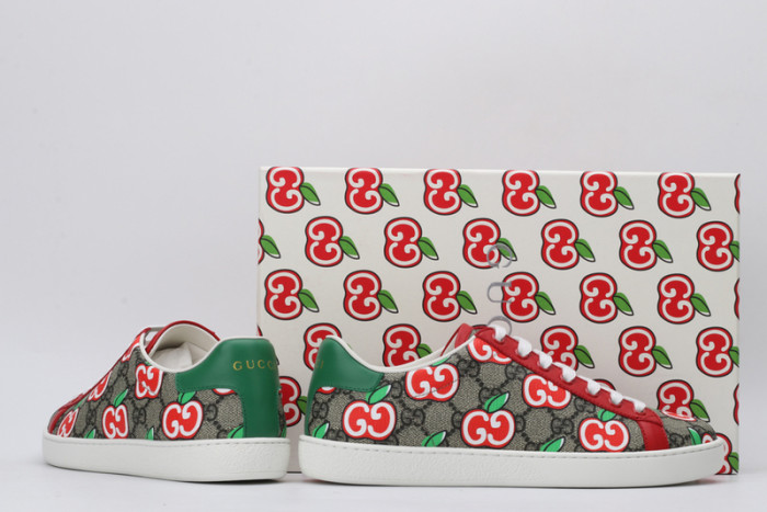 G*u*i* trainer sneaker45